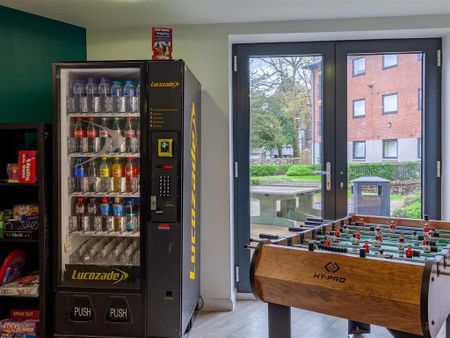 1 bedroom in a flat share to rent - Photo 4