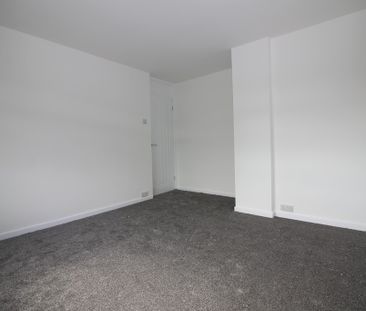 3 Bedroom End Terraced House - Photo 6