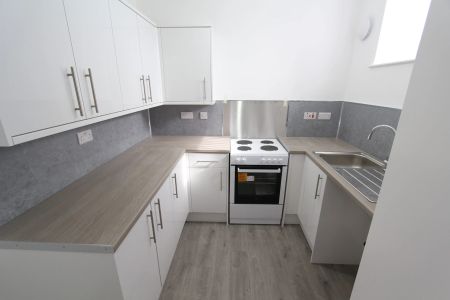 Flat 1 102 Chaucer Close, Sheffield, S5 - Photo 3
