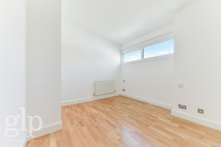 2 Bedroom Flat, Berwick Street W1F - Photo 5