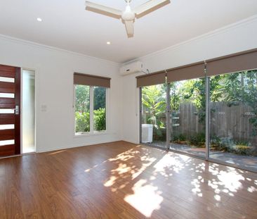 Modern comfort with private courtyard appeal - Photo 2