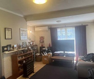 Four Bedroom Home - Rosyln - Photo 4