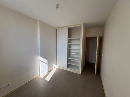 Location Appartement 2 pièces 64m² - Photo 2