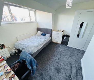 4 bedroom terraced house to rent - Photo 1