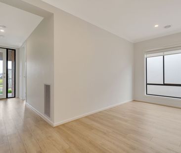 Modern Family Home - Photo 4