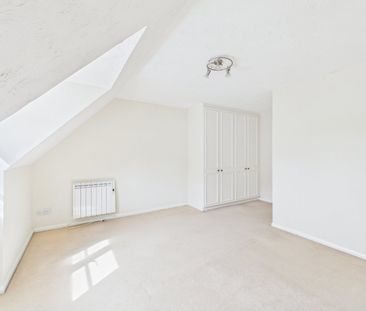 2 bedroom Maisonette in Waterside Court, Alton - Photo 6