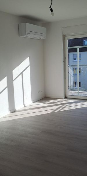 <h1 class="md:text-xl md:leading-6 mt-4 md:mt-10 lg:mb-6 mb-3 text-primary-500 font-semibold text-base leading-5"> Wohnung in Schweinfurt </h1> - Photo 1