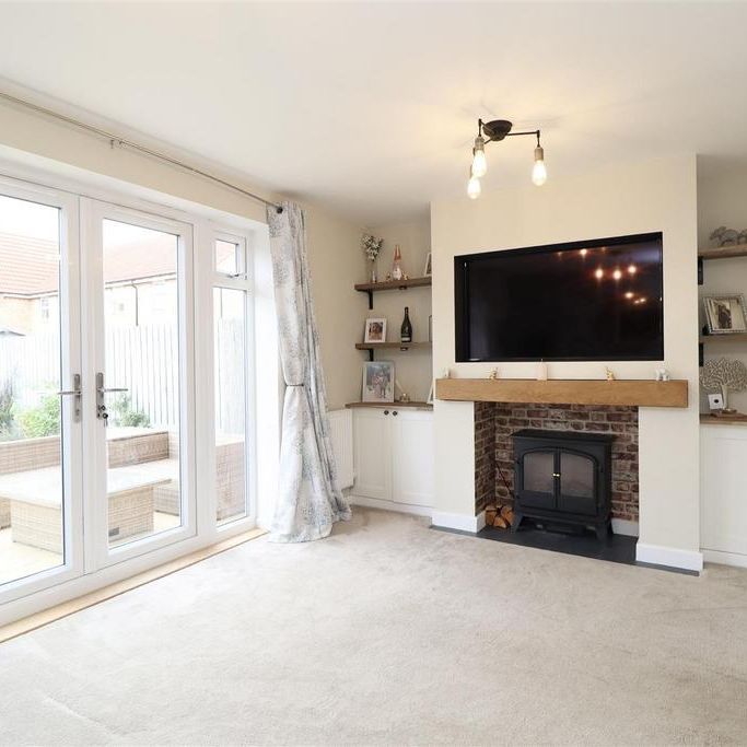 3 bedroom end of terrace house to rent - Photo 1