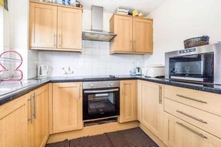 Waterside Close, Barking, IG11 - Photo 5