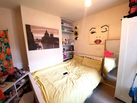 3 bedroom terraced house to rent - Photo 5