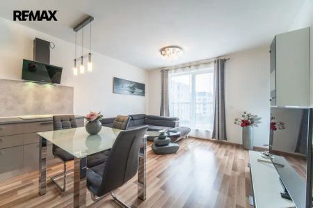 Pronájem bytu 2+kk s lodžií, komorou a sklepem, Praha 10 Uhříněves - Photo 2