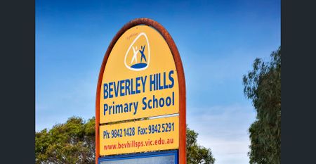 2 BED UNIT IN CENTRAL LOCATION IN DONCASTER EAST & IN EAST DONCASTER SECONDARY COLLEGE & BEVERLEY HILLS PS SCHOOL ZONE - Photo 3