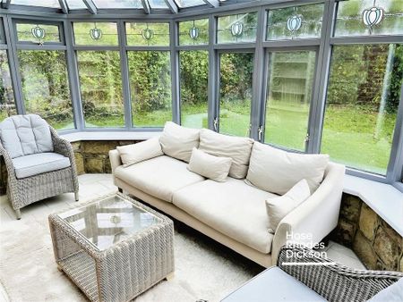 4 bedroom detached house to rent - Photo 2