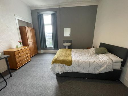 10 bedroom house share to rent - Photo 2