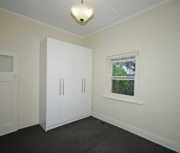 2 Bedroom Home - a Short Stroll to All Centre Road Offers! - Photo 2