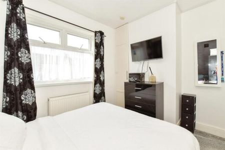 2 bedroom maisonette to rent - Photo 4