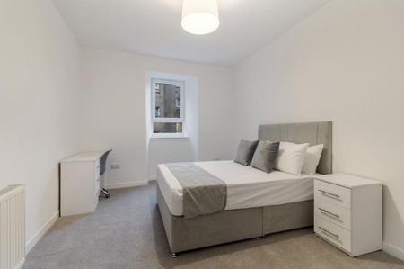 3 bedroom flat to rent - Photo 4
