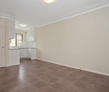 Beautifully Presented Two Bedroom Unit - Photo 2