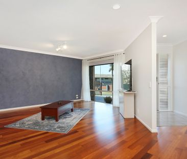 FAMILY LIVING WITH POOL AND CARAVAN SPACE - Photo 6