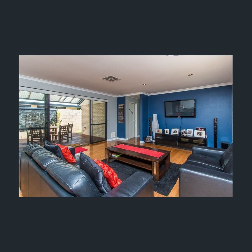 3 x 2 family home overlooking beautiful parklands - Photo 1