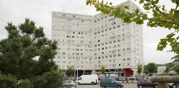 SEDAN appartement T3 de disponible proche piscine, lycée, commerces - Photo 2