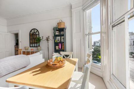 3 bedroom flat to rent - Photo 3