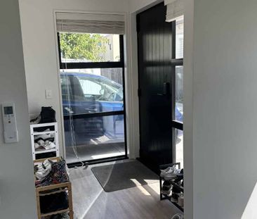 **Spacious 3-Bedroom Townhouse for Rent in Edgeware** - Photo 3