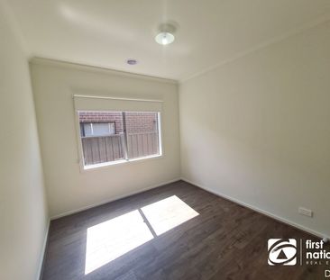 Open Plan Living - Photo 2