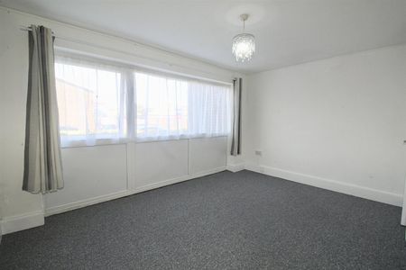 1 Bedroom Flat To Let - Photo 2