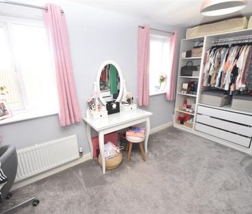 4 bedroom semi-detached house to rent - Photo 2