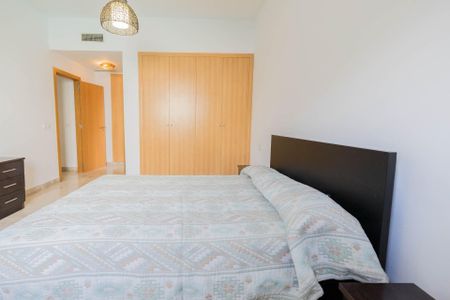 Piso de alquiler en Parque Ayala - Jardín de la Abadía - Huelín - Photo 2