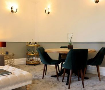 A charming 3 bedroom penthouse apartment in the prestigious Wentwor... - Photo 6