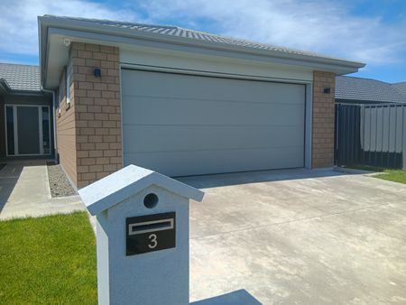 Meech Way, Frimley - Photo 2