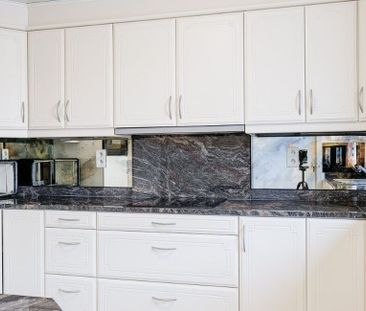 Appartement te huur in Herk-de-Stad voor € 775 met 1 slaapkamer - Photo 2