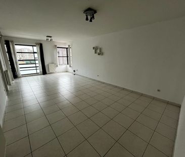 Tweeslaapkamerappartement met staanplaats in centrum Genk. - Foto 1