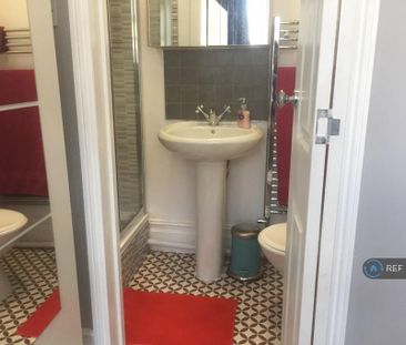 1 bedroom in a house share to rent - Photo 5