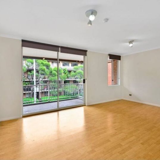Spacious Split Level Apartment in the Heart of Ultimo - Photo 1