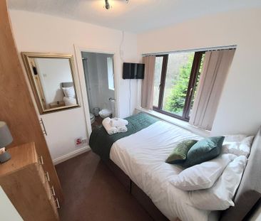 6 bedroom detached house to rent - Photo 4