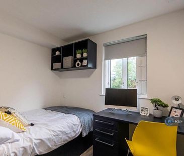 1 bedroom in a flat share to rent - Photo 3