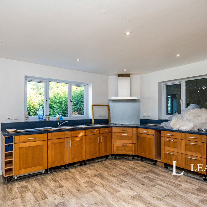 4 bedroom bungalow to rent Plaistow Road, Loxwood, Billingshurst, West Sussex, RH14 - Photo 1