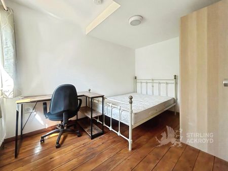 Walnut Tree Close, Guildford, Surrey, GU1 4UB - Photo 2