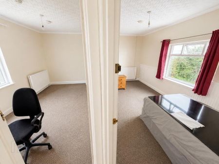 Room 1, 9 Ivy Hill, Derriaghy, Lisburn, BT28 3SL - Photo 2
