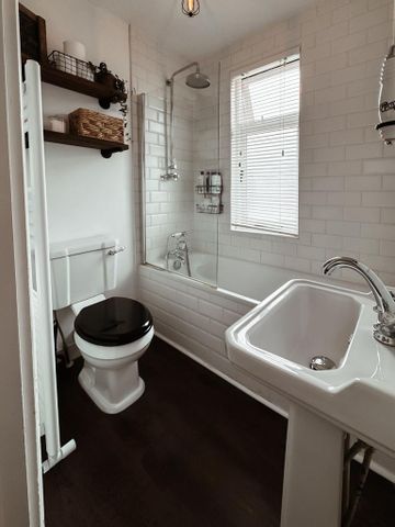 3 bedroom flat to rent - Photo 3