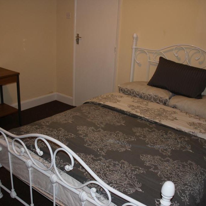 1 bedroom in a house share to rent - Photo 1