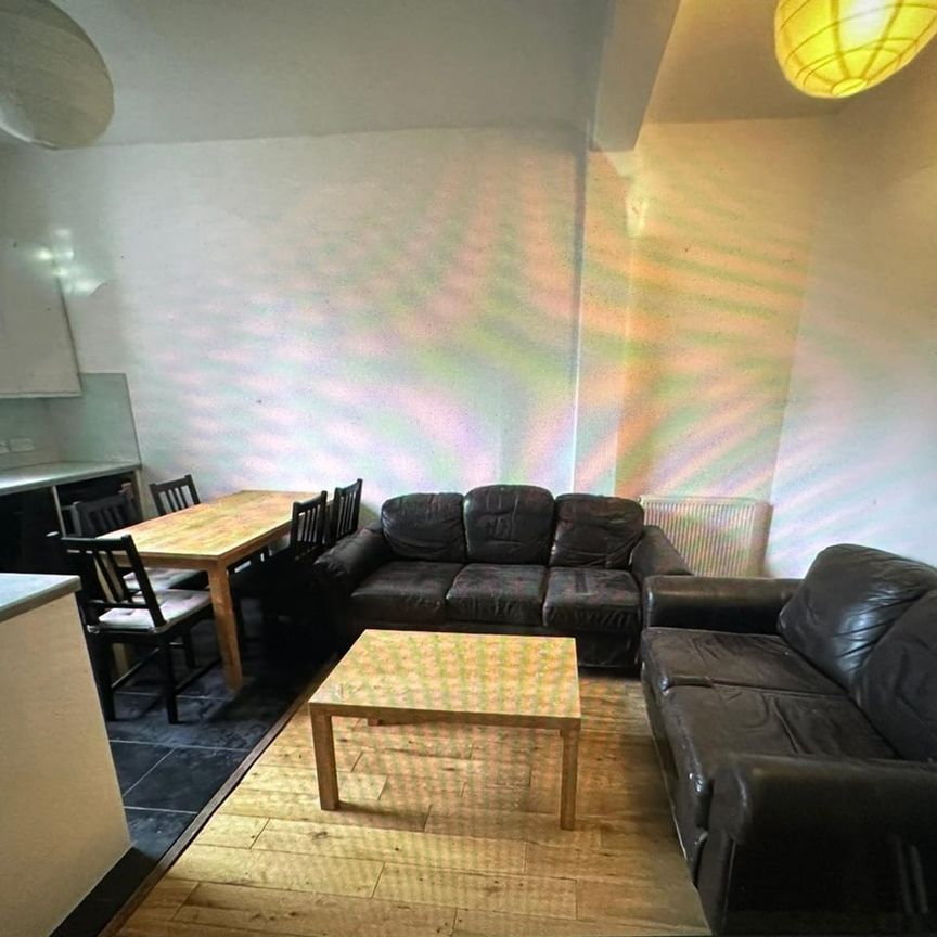 4 Bed Flat, Allen Road, N16 - Photo 1