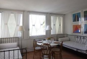 Center-Popolo: Excellently restored 1 bedroom, living, bath, terrace with views. Sleeps 4. Ref 848