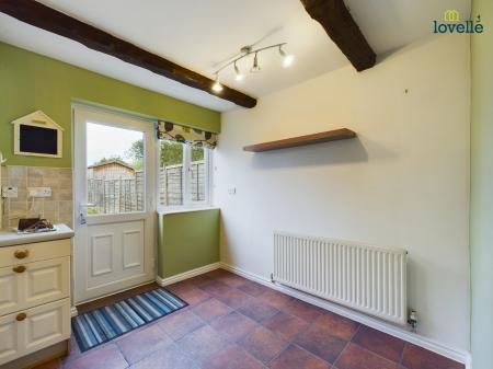 2 bedroom Terraced House To Let - Photo 3