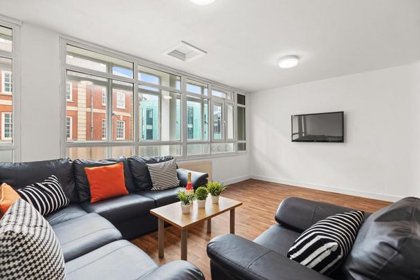1 bedroom in a house share to rent - Photo 1