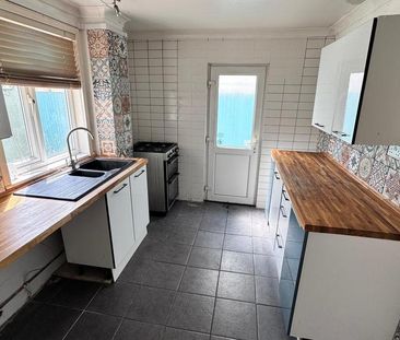 3 bedroom detached house to rent - Photo 2