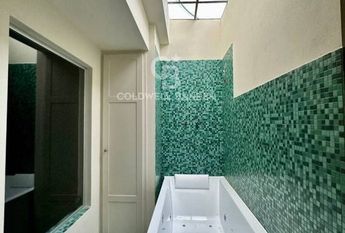 via crociale, Pietrasanta, Tuscany 55045